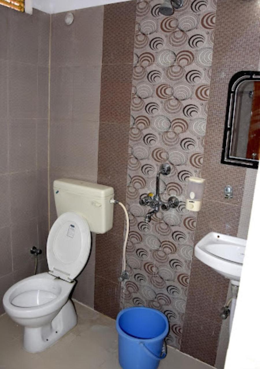 Hotel Roshan Варанаси Экстерьер фото