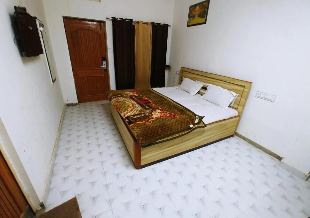 Hotel Roshan Варанаси Экстерьер фото